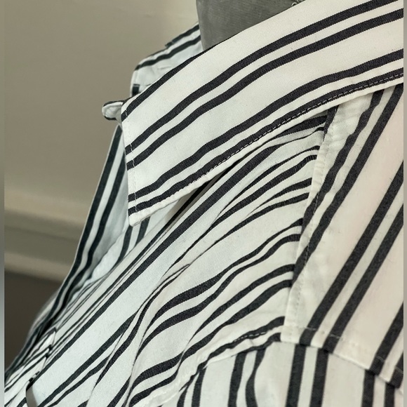 🔵5 For $15🔵 Banana Republic Quinn Boy Fit White & Dark Grey Stripe Button Down - Picture 3 of 8
